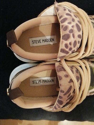 Steve Madden runners