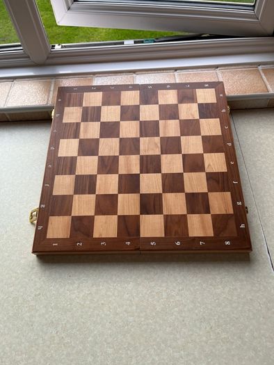 Gokl quality Wooden box Chess Set as New