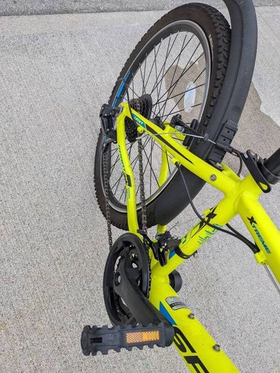 Nearly new yellow mountain bike