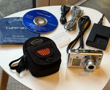 Sony Cyber-shot DSC-W35 7.2MP Digital Camera Full Kit