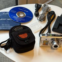 Sony Cyber-shot DSC-W35 7.2MP Digital Camera Full Kit