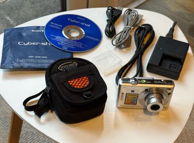 Sony Cyber-shot DSC-W35 7.2MP Digital Camera Full Kit