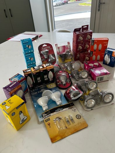 High Quality light bulbs Bundle   LED   GU 10. Candle and more . All new