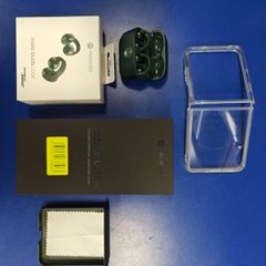 Motorola RAZR 60 Ultra 512GB + matching Motorola BOSE ear buds !!!