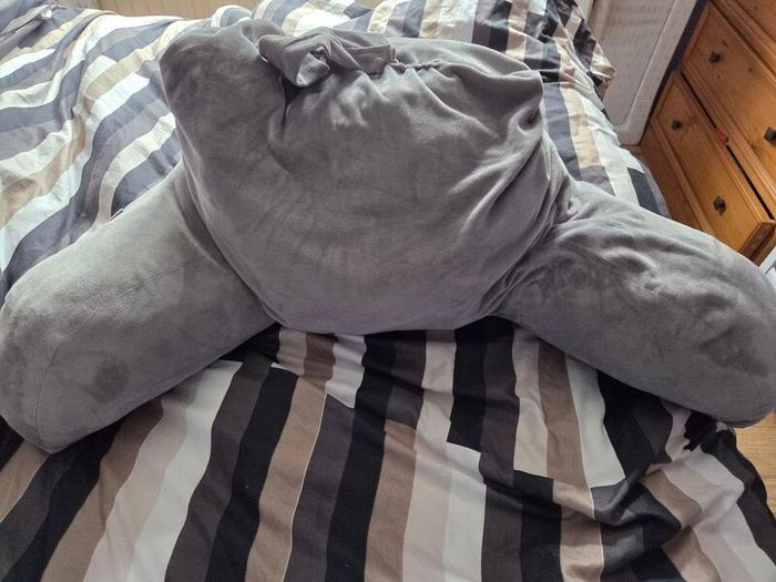 House Clearance: Double Bedding Sets, small blankets, and more