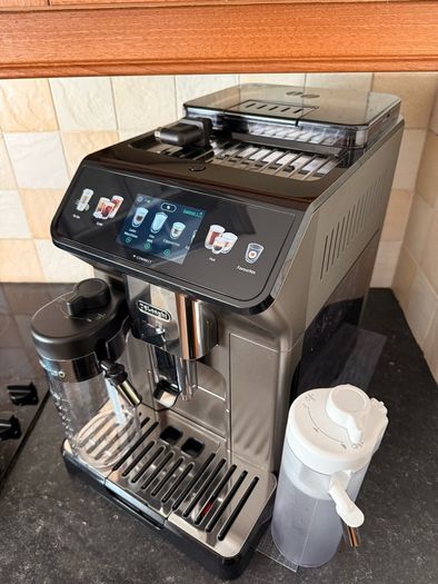 DeLonghi Eletta Explore Coffee Machine