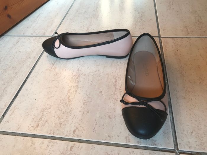 (Lot of 25) Ladies' Shoes Size 3/36