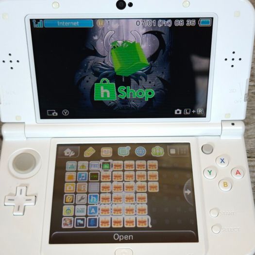 New Nintendo 3ds xl pearl white 64gb sd card hshop 1000s free games