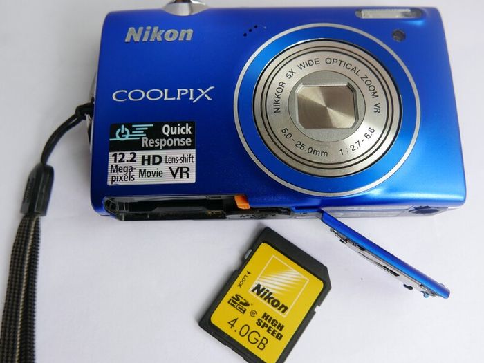 Nikon Coolpix S5100 Red 12.2MP 5X Optical Digital Camera from Japan (charging cable and 4Gb SD card)