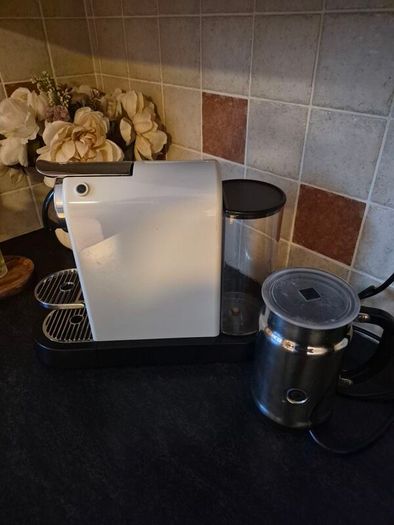 Nespresso Citiz machine & milk frother