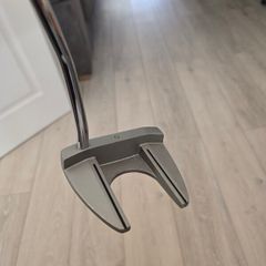 Inesis 100 putter