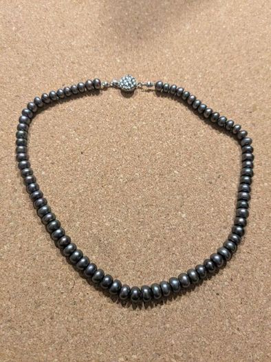 Natural pearls necklace