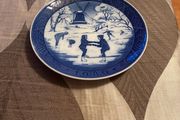 Plate - Royal Copenhagen 1989 ' The Old Skating Pond'