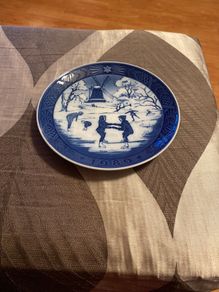 Plate - Royal Copenhagen 1989 ' The Old Skating Pond'