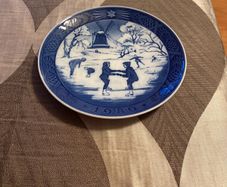 Plate - Royal Copenhagen 1989 ' The Old Skating Pond'