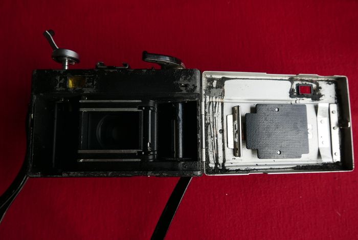 Ricoh 500GX Point And Shoot 35mm Film Camera (works well)