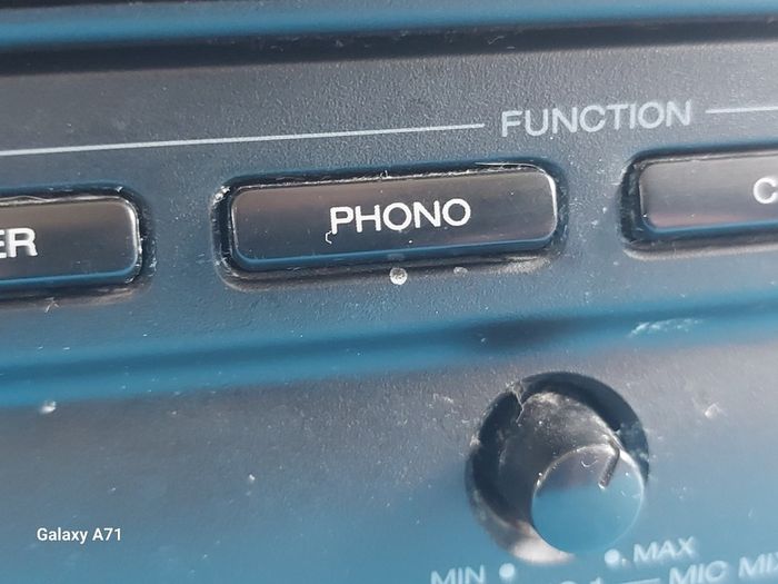 AIWA Stereo Integrated Amplifier Model No. MX-Z9400MK, with 2 large AIWA Speakers, Model No, 8X-Z9400, Impedance 6ohms, in excellent condition