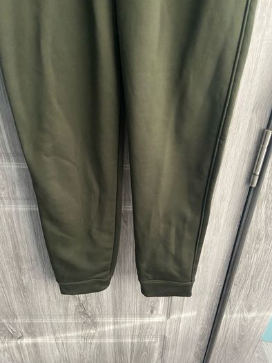 BWNT Under Armour Bottoms YMD