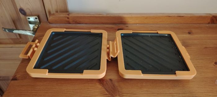 Microwave Toastie Maker