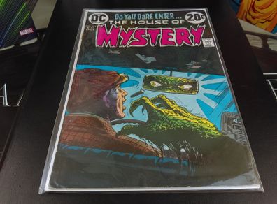 House Of Mystery ! Issue #216 ! Bronze Age Horror Comic from 1973 ! by DC Comics !  Current value of NM 50.00 Dollars !!