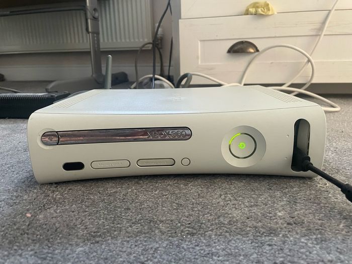 Xbox 360 White 60GB bundle - Working Console, Wi-Fi Adapter; 8 Games which includes Red Dead Redemption (No Controllers)