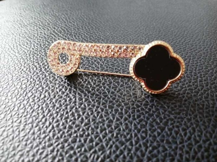 Brooch NEW