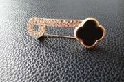 Brooch NEW