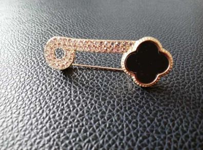 Brooch NEW