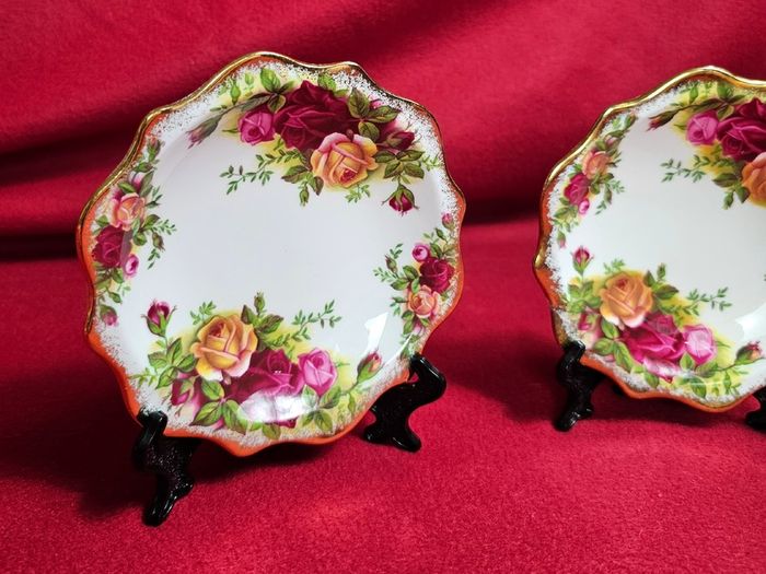 2 Royal Albert OLD COUNTRY ROSES Petit Four Plates