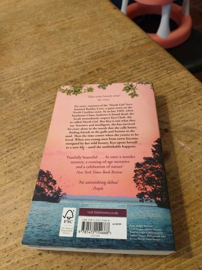Paperback book, Where the crawdads sing, Delia Owens