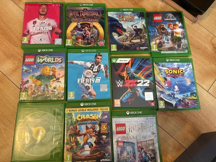 xbox one games 11 in total all working fifa Soniq Lego etc