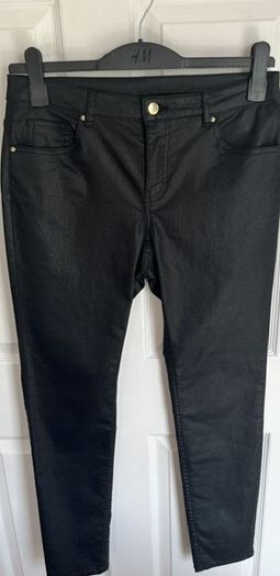 Faux Leather JET BLACK Ladies Slender Ankle Grazer Trousers.  H&M Size 12. Slight Stretch. Dressy With A Satin/sheen Finish. Immaculate Off The Rail Condition.