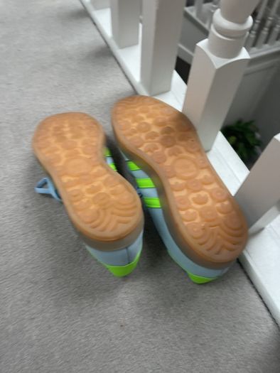 sports shoes