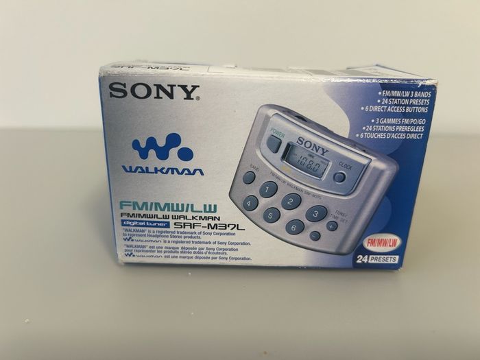 Vintage Sony Walkman Digital Radio SRF-M37L - Boxed, Mint Condition