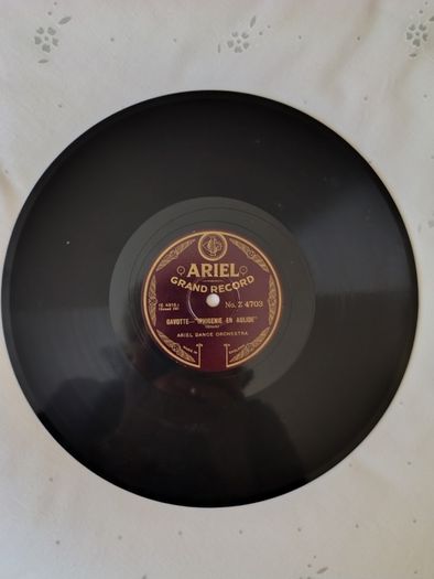 6 Gramophone Records.  Various labels.