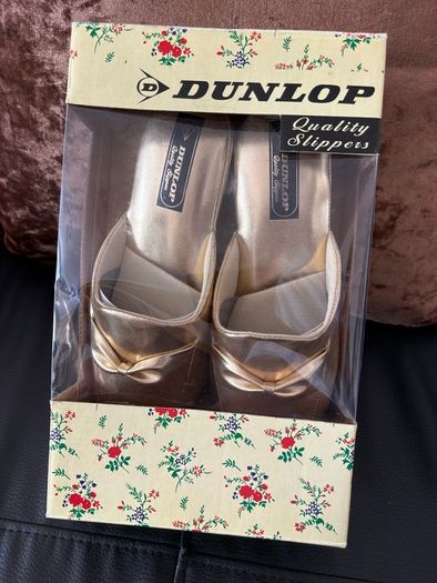 Dunlop gold metallic, low-wedge indoor slippers