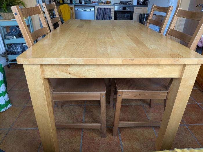 Kitchen Table & Chairs