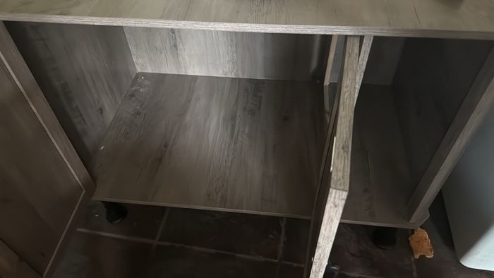 Cat litter box enclosure