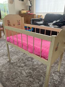 baby cot