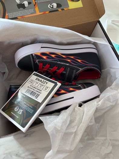 Brand new Snazzy Heelys