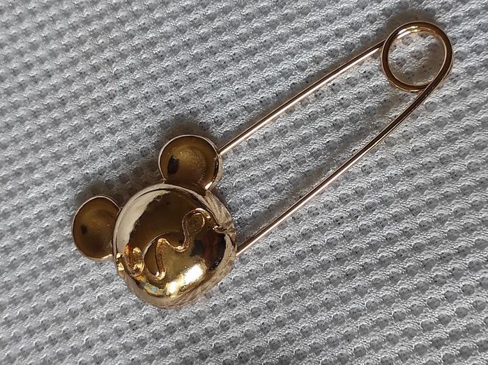 brooch