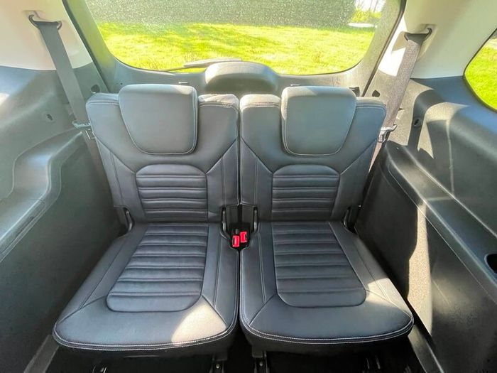 Ford Galaxy (Titanium)