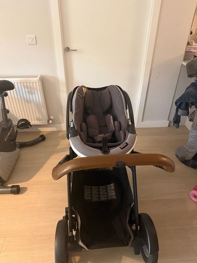 Nuna Pram 3 Piece set including car seat