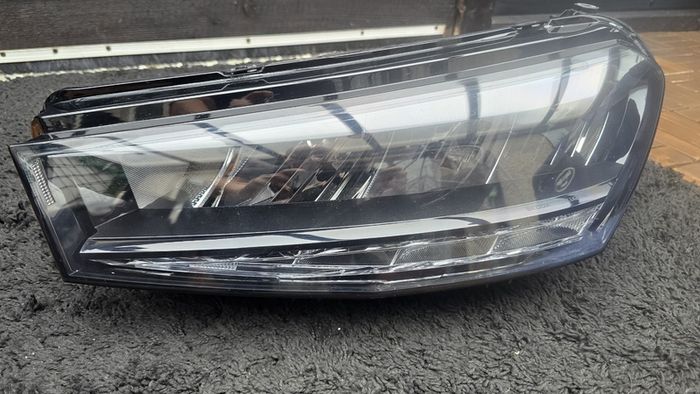 skoda fabia 2024 passenger  side  head light