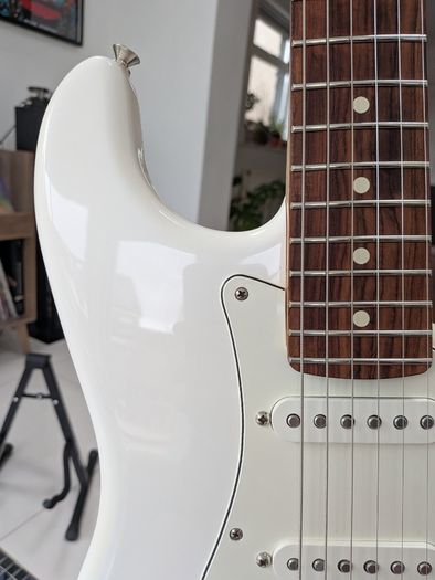 Fender Player Stratocaster electric guitar, Polar white