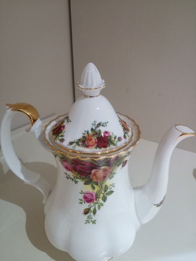 Bone China Royal Albert Old Country Roses 3 piece Coffee set