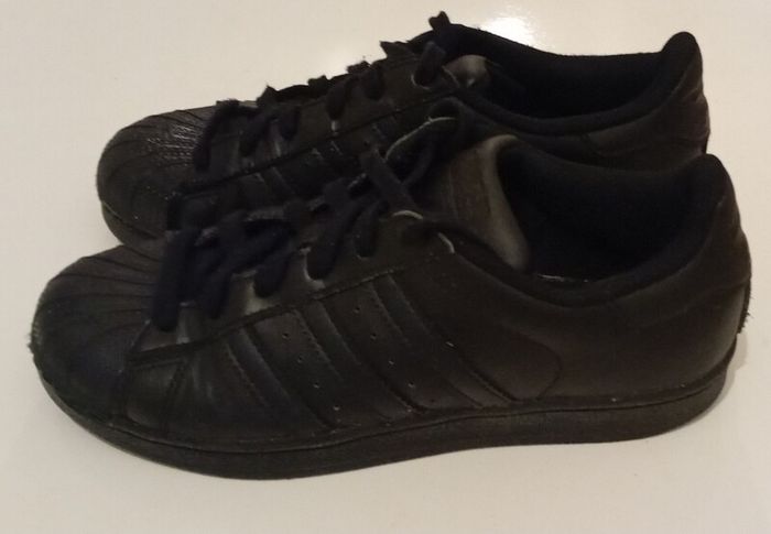 Boys Adidas Trainers UK4