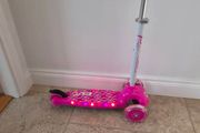 Pink 3 wheel light up  scooter