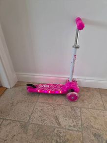 Pink 3 wheel light up  scooter