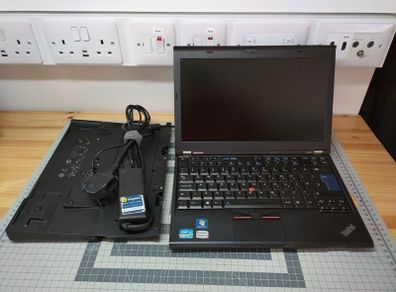 Lenovo ThinkPad X220 and UltraBase Dock